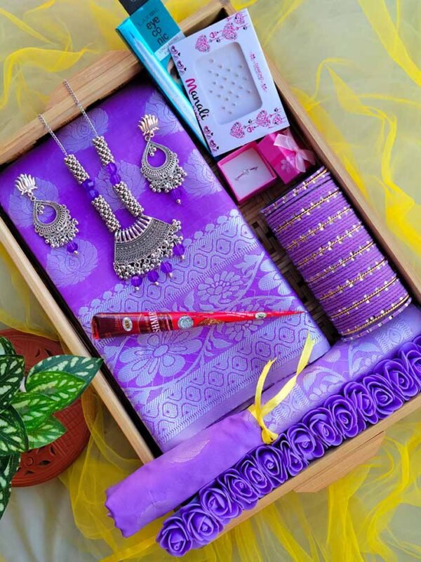 চমৎকার সাজে প্রিয়জন